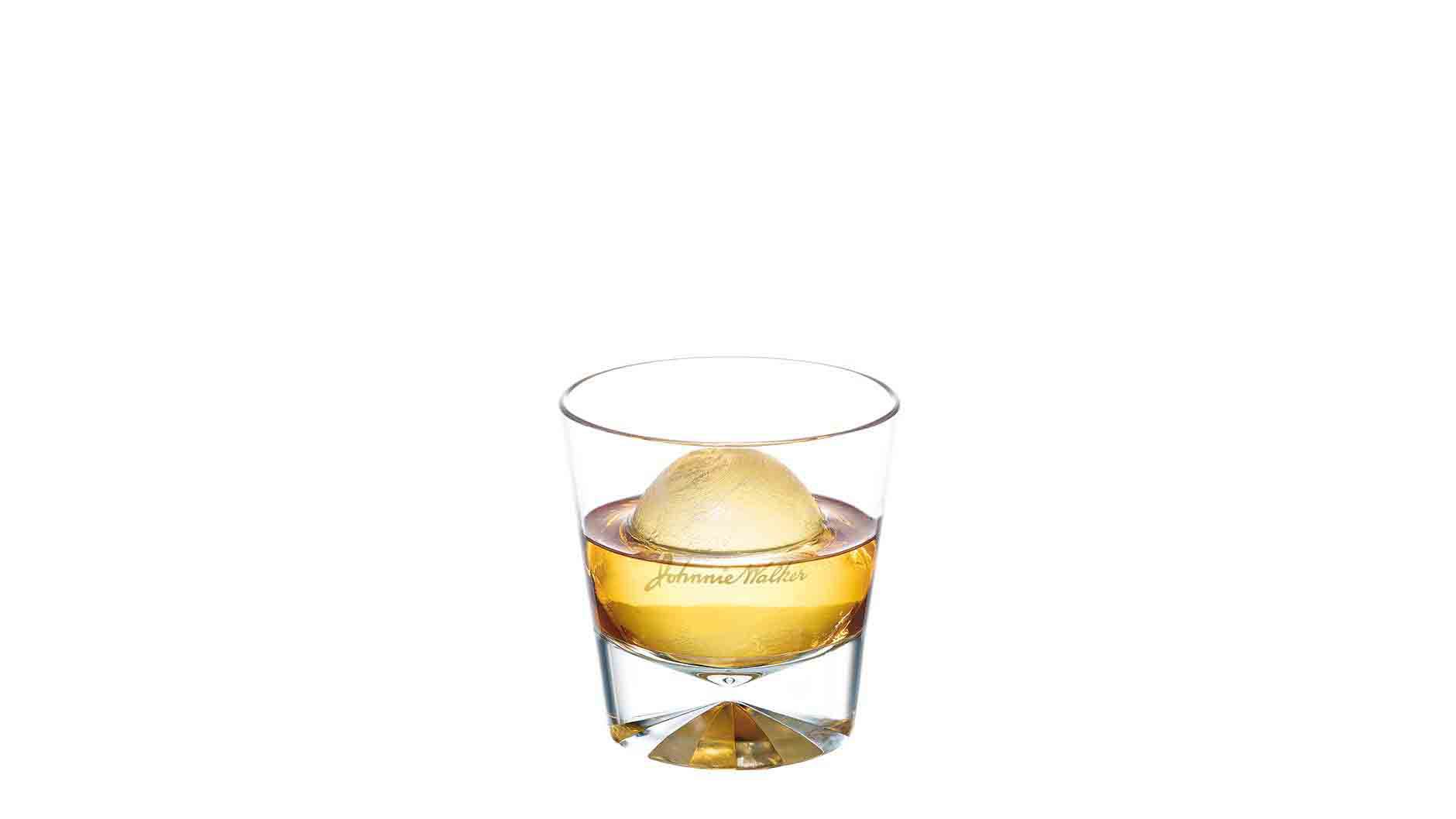 Johnnie Walker® Red on the rocks | Serves and whisky cocktails | Johnnie Walker